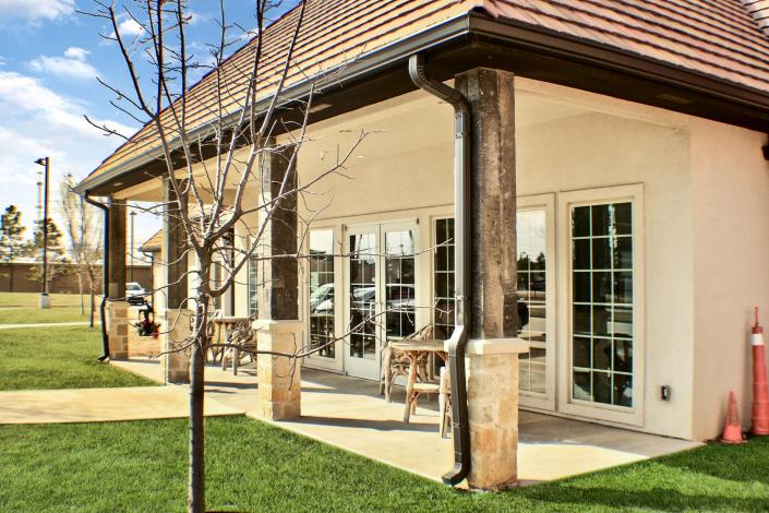 covered patio at the highlands